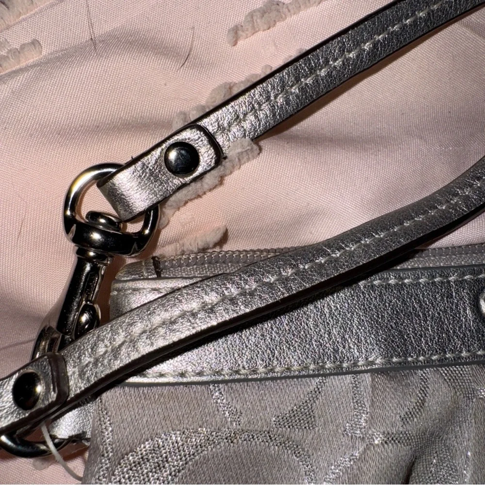 Coach silver metallic wristlet - Picture 3 of 10